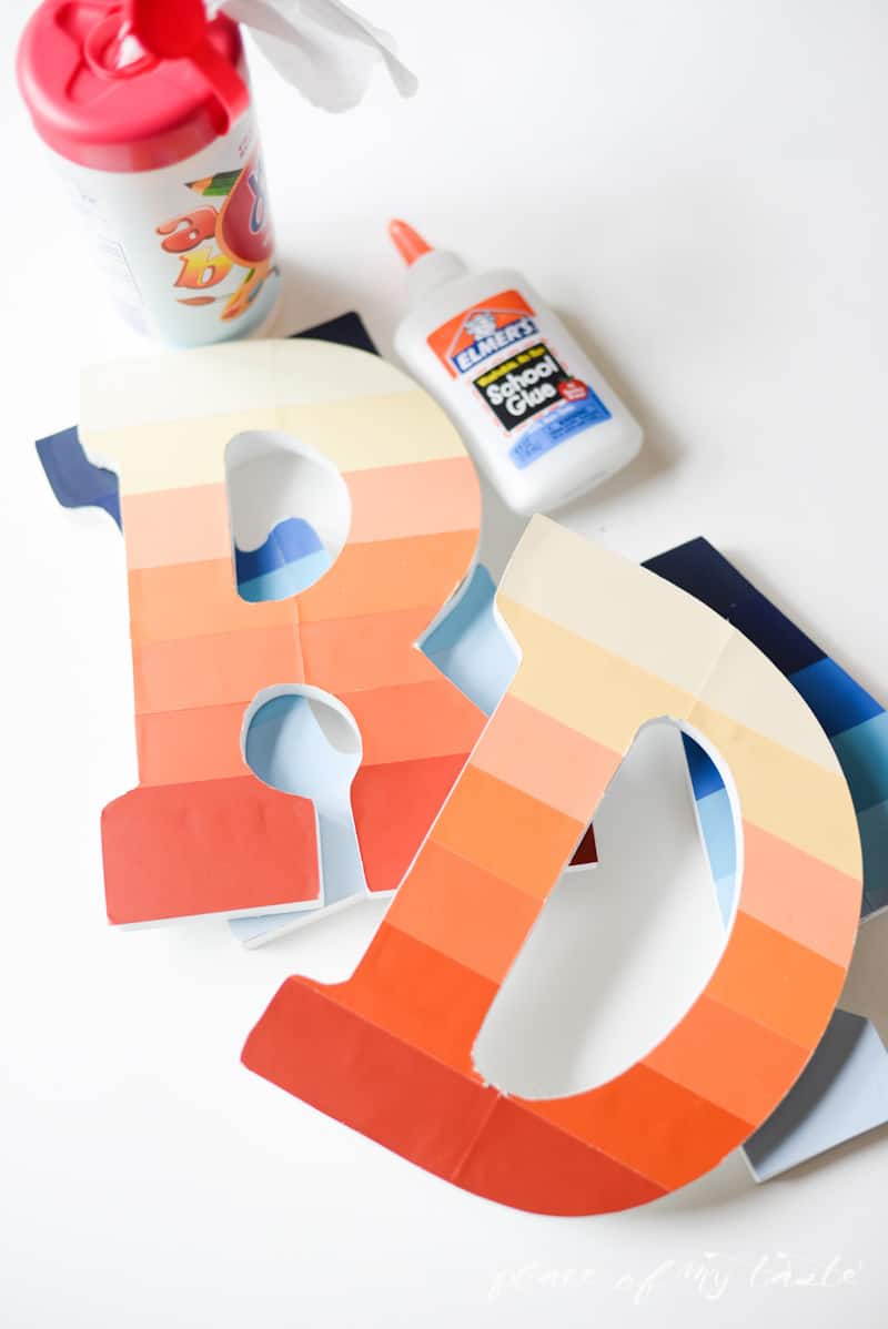 Rainbow 'READ' sign |www.placeofmytaste.com| #CraftandCleanUp  #PMedia  #ad
