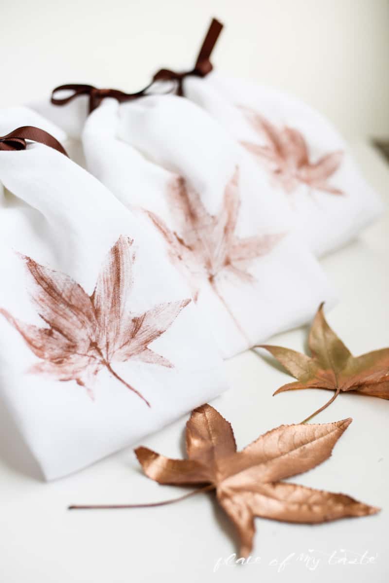 DIY leaves stamped kitchen towels - PlaceOfMyTaste.com