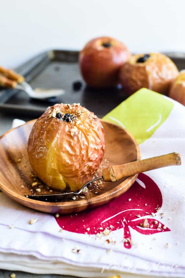 BAKED APPLES WITH RAISINS (3 of 7)