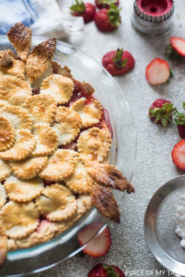 The best strawberry pie recipe. Fresh strawberries make this pie SO delicious.