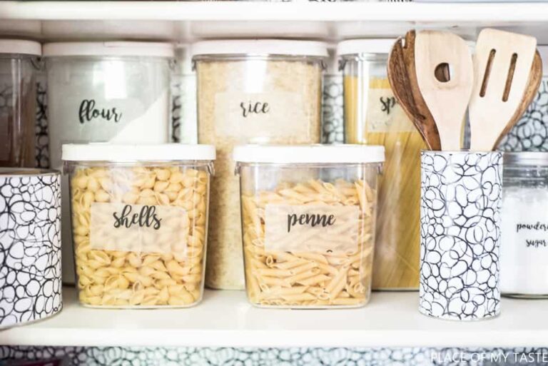 HOW TO ORGANIZE A PANTRY