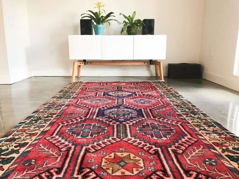 TIPS ON BUYING VINTAGE RUGS