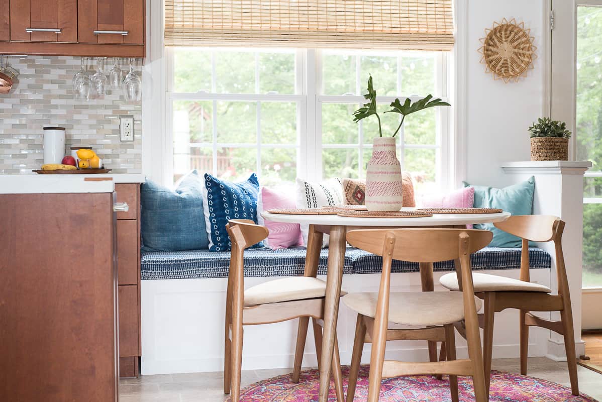 Don't you love a good room makeover? This amazing and cozy breakfast nook is super stylish and comfortable with the DIY built in bench! Check it out!