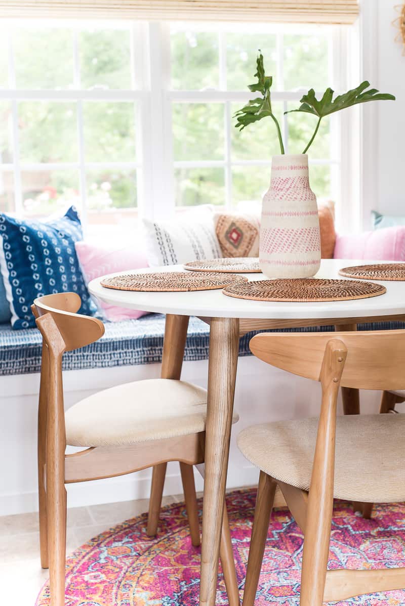 Don't you love a good room makeover? This amazing and cozy breakfast nook is super stylish and comfortable with the DIY built in bench! Check it out!