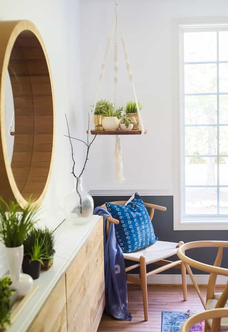 Wow! I love how simple yet awesome this floating shelf is. It would dress up any room and any corner and you can use it to hold decor items, books, plants.