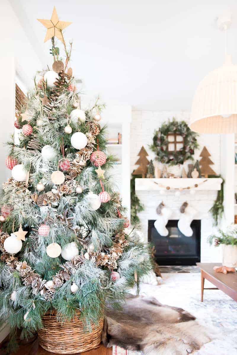 Do you love the Christmas tree in a basket idea? I show you how to do it the right and easy way! Check out and add a basket to your decor this year!