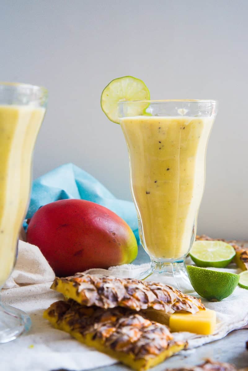 This FRESH MANGO SMOOTHIE is hands on one of the easiest smoothies to make AND it tastes like a drink from the islands. Will you try?
