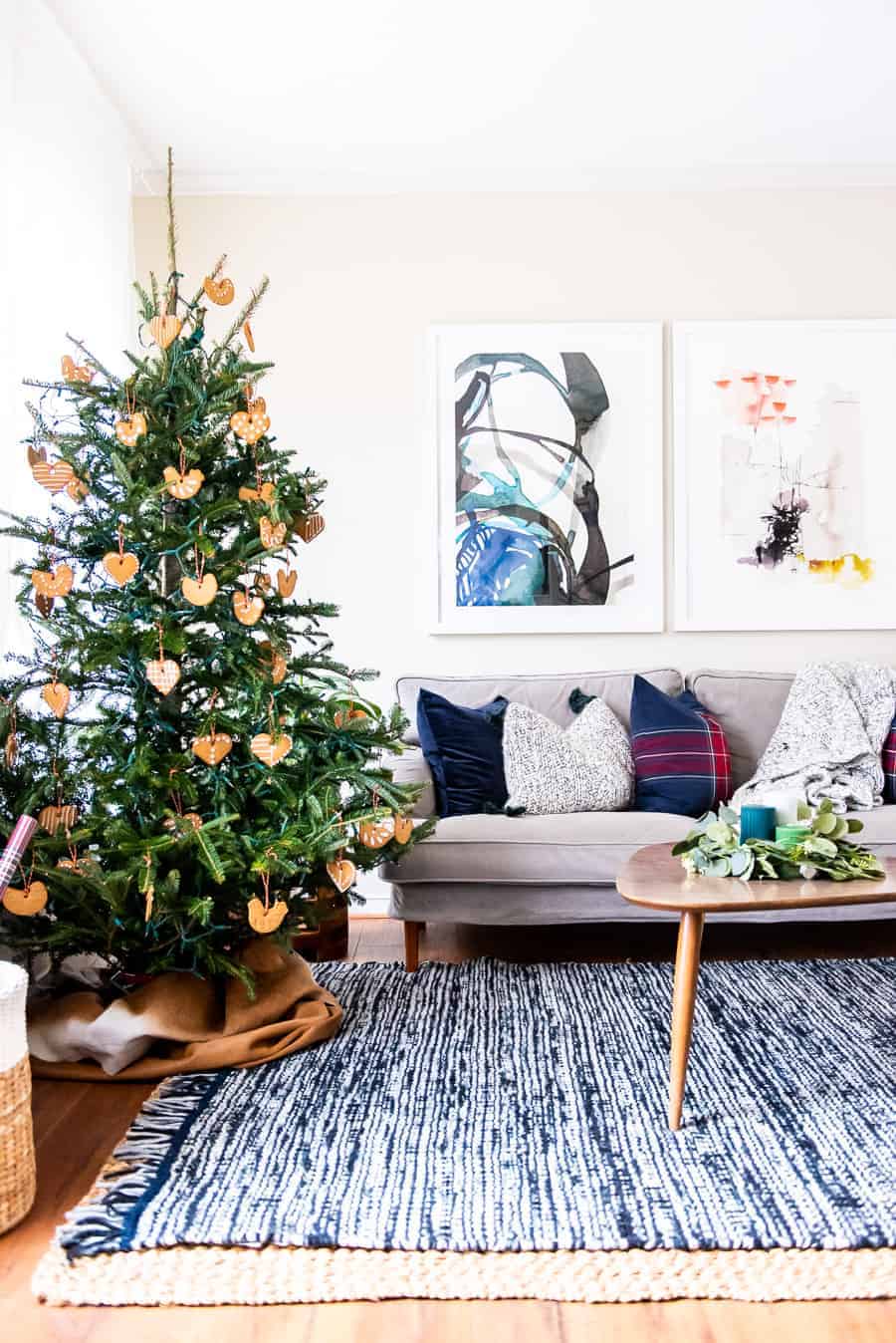 https://placeofmytaste.com/cozy-living-room-for-the-holidays-with-ikea/