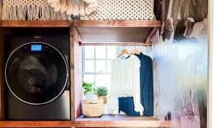 SMALL LAUNDRY ROOM MAKEOVER