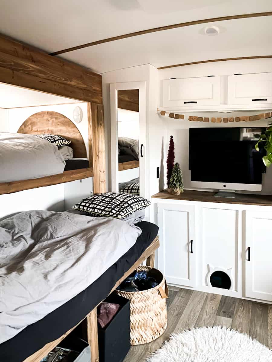 WHERE TO HIDE THE CAT LITTER BOX IN AN RV Place Of My Taste